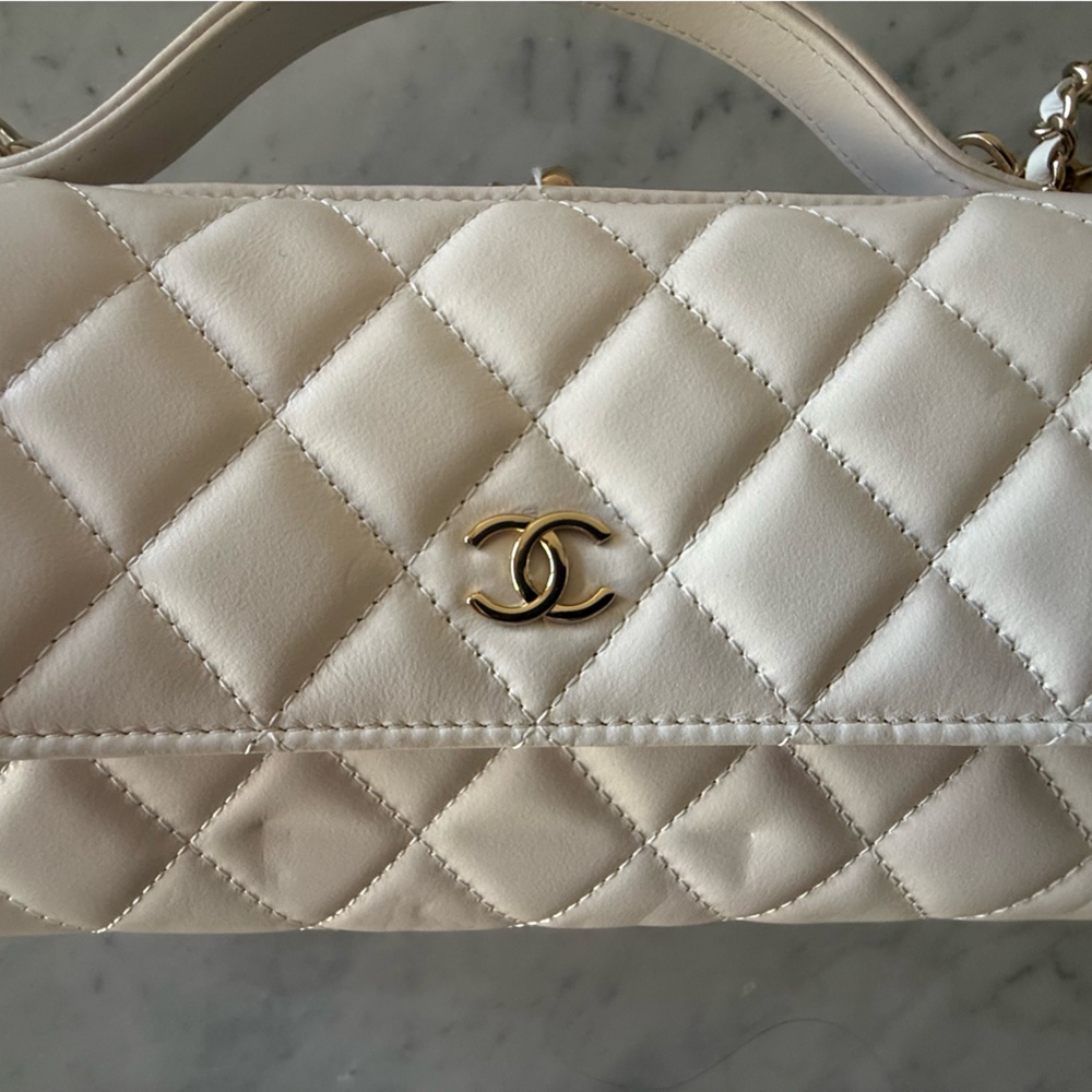 Chanel Beige Quilted Shoulder Bag - Picture 5 of 7